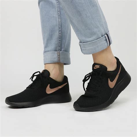 zwarte dames nike schoenen